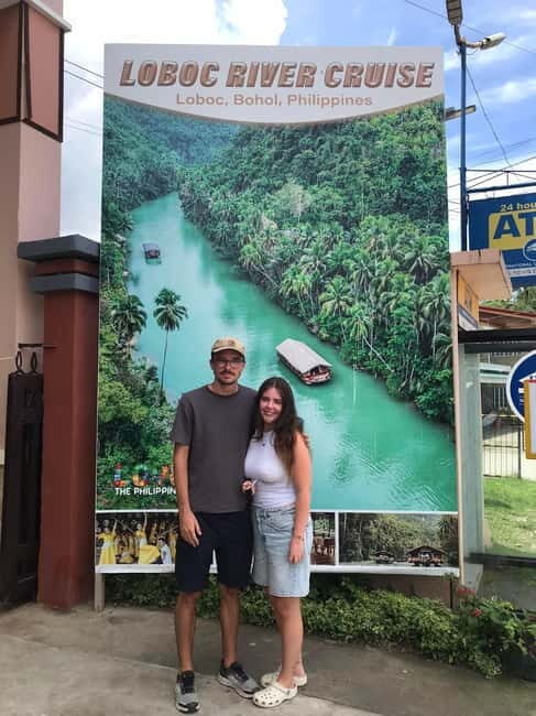 Bohol: Chocolate Hills, Loboc River, and Tarsier Tour - Loboc River floating restaurant cruise: food, music, and the pace you need
